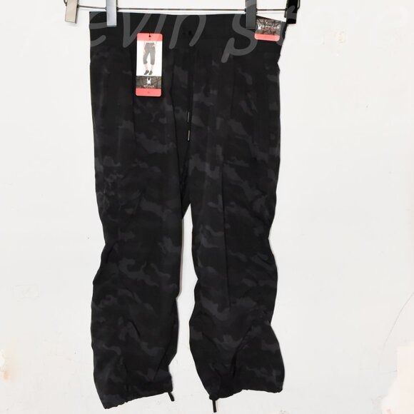 2 pairs of  Spyder‎ Ladies' Active Woven Capri, Black, Black Camo.Price is for 2 - Picture 6 of 9